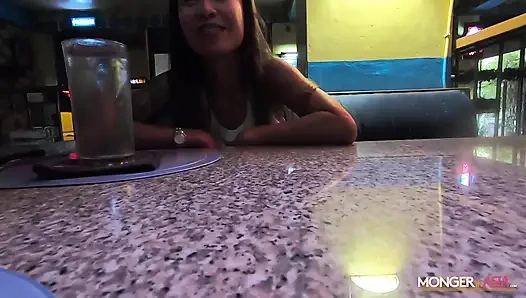 Сексуальная филиппинка жаждет члена иностранца