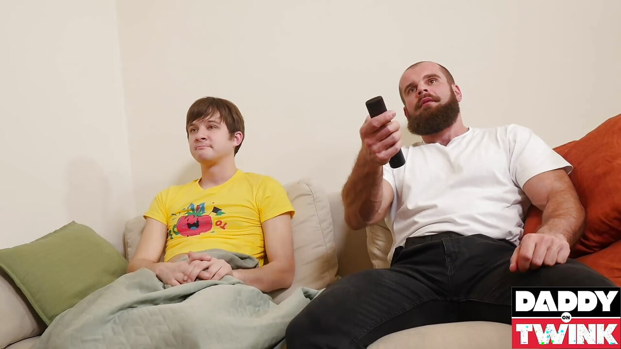 DADDYONTWINK Napaljeni Twink Liam Rose Žudi za Johnom Barberom Ogromni Kurac