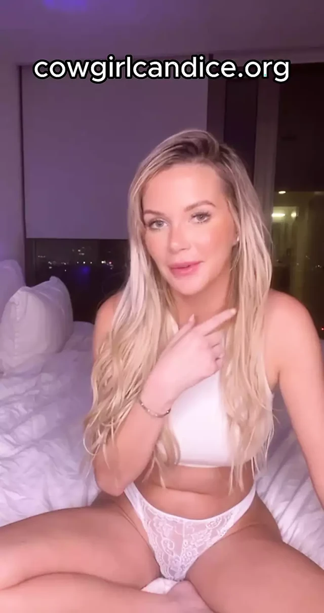 Horny US MILF Fucks Herself Hard
