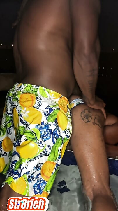 Anal Queen Wow Fijii Pornbox и Pawg Nova трахаются в жопу от Str8Rich