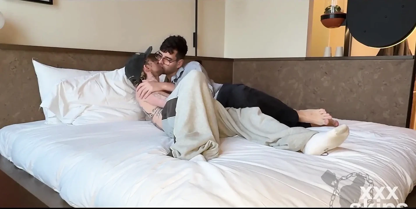Clothed Geek Matthew Finns Worships Tattooed Dom XXX Skips Ftm Pussy