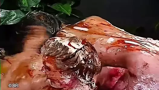 Bakire amatör kızlar çürük yumurta ve nutella ile eğleniyor