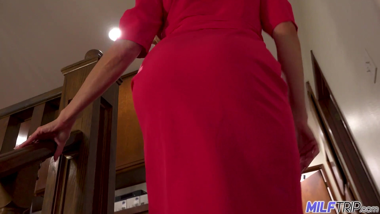 熟女ブランディ愛はインタビュー後に中出しされます