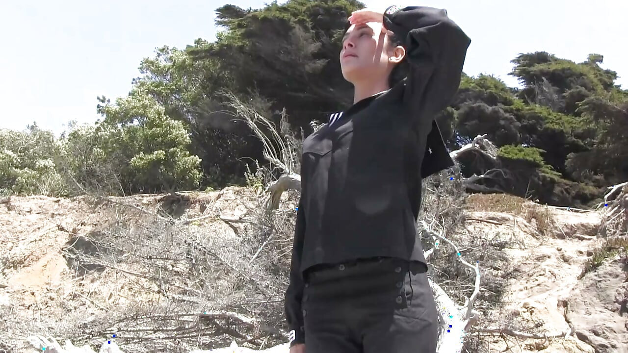 Hot chick get's incredibly satisfied on the beach