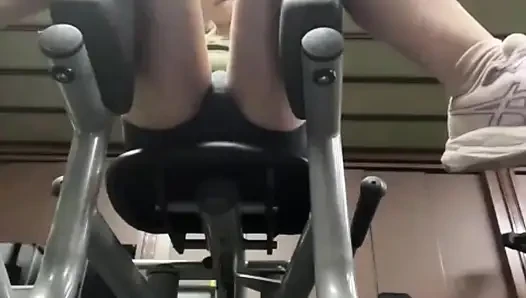 Extreme masturbating in the gym with jucielussie