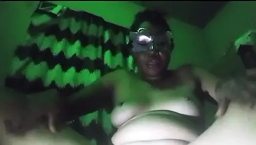 Aku bisa membuatmu muncrat dalam waktu kurang dari satu menit