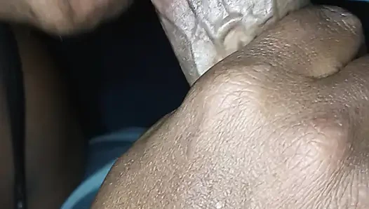 Memijat kontol dengan mulutnya!!