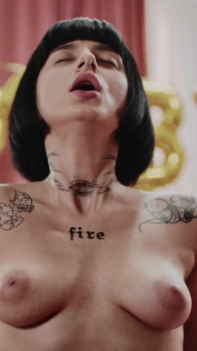 Freeze Asian Lezdom Scissoring Sex