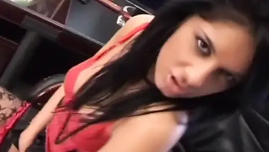 Diese beiden französischen MILfs sind hier, um spaß mit riesigem spielzeug zu haben