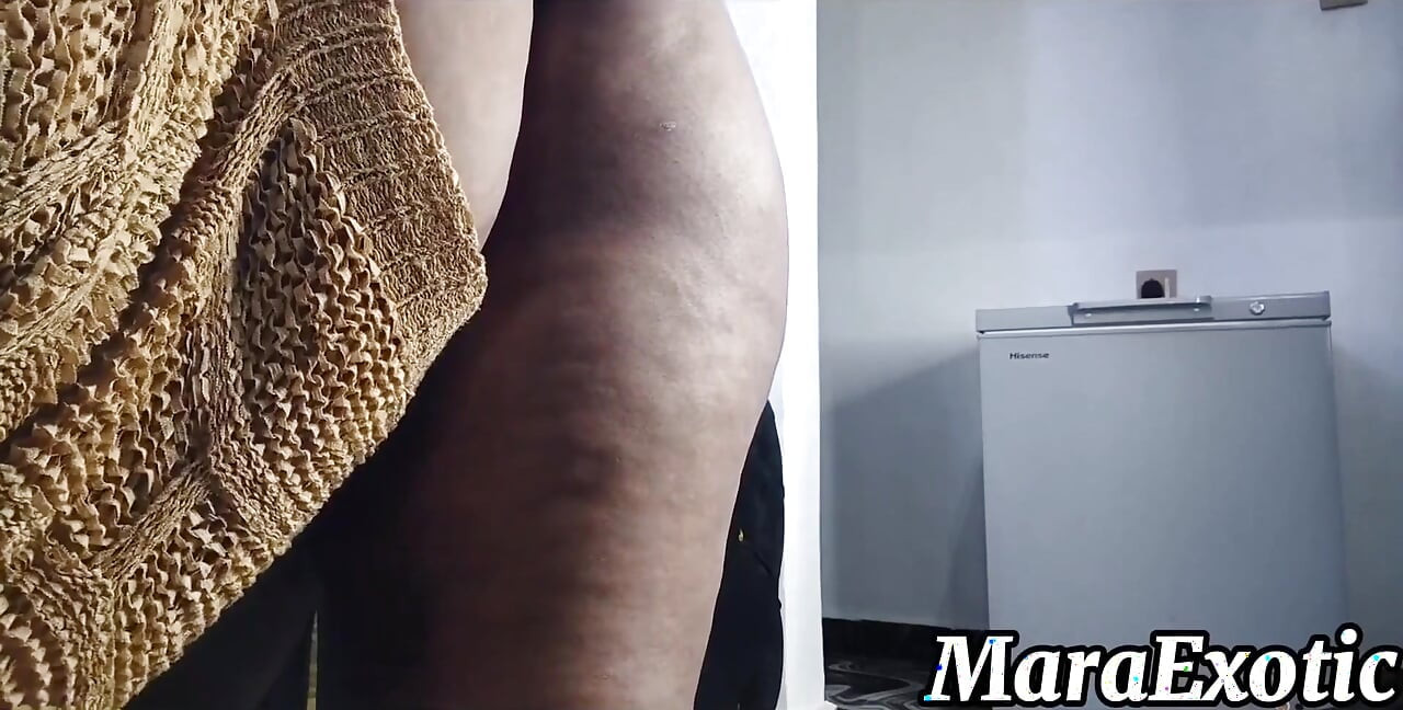 Cur gras negresă care face curățenie Doamna Goală Acasă curățenie - Mara Exotic