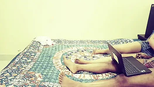 Adik tiri berbagi ranjang sama kakak laki-laki india di rumah