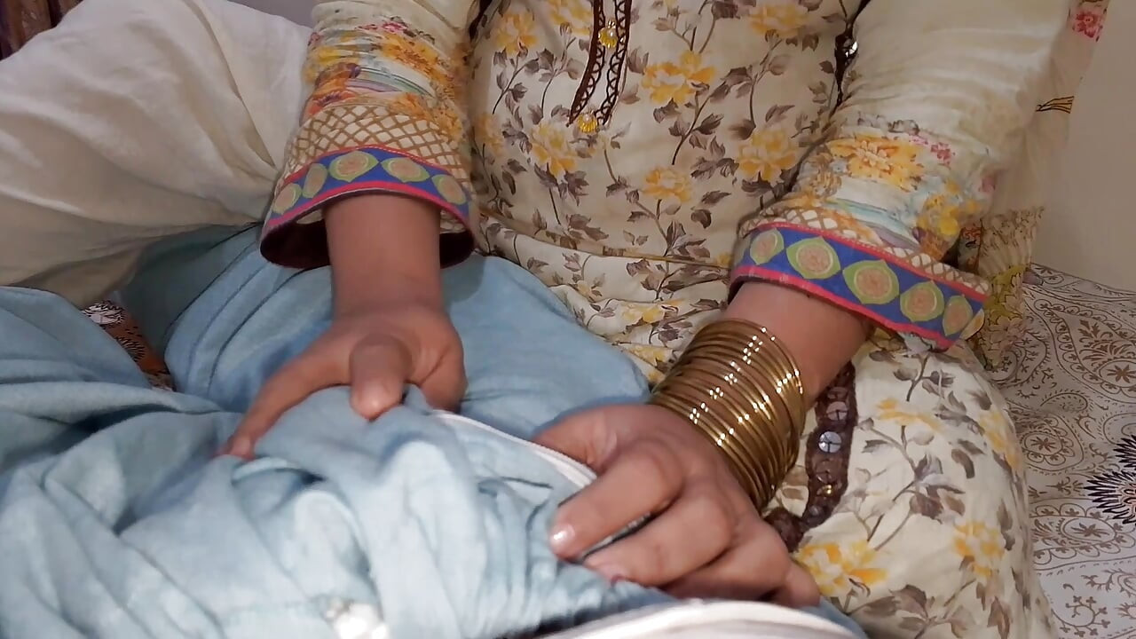 Beautiful Desi Village Daughter-in-law and Father-in-law Sex video