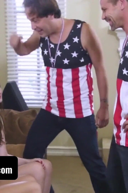 Daughterswap - हॉट vixens Blair williams और maya Kendrick शर्त हार जाती हैं और सौतेले पापा द्वारा चुदाई होती है भाग1