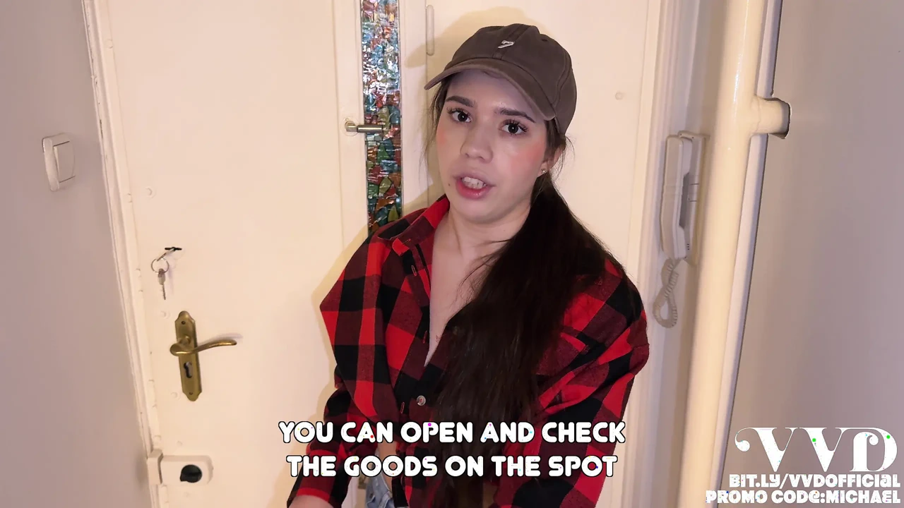 送货女郎同意用她的阴户测试我的鸡巴