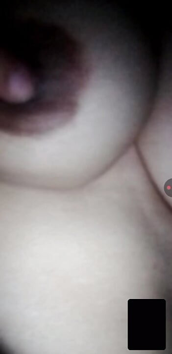 Індіана вірусна дівчина, сексуальні великі цицьки, показані в пизді пальцями, останнє відео