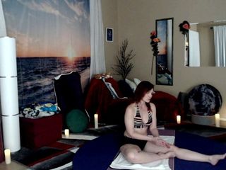 Aurora willows haciendo un entrenamiento de bikini para el dolor de cadera