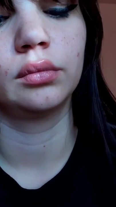 Çıplak dudaklar sigara içiyor | Klip 3