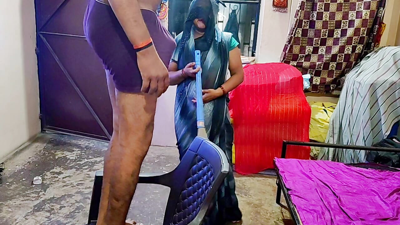 The neighbor's wife called me over under the pretext of cleaning the fan and got me to fuck her