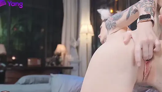 Memek lesbian dientot habis-habisan sama mainan seks favoritnya