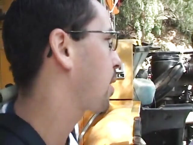 Tocilară futând o șoferiță brunetă țâțoasă de autobuz