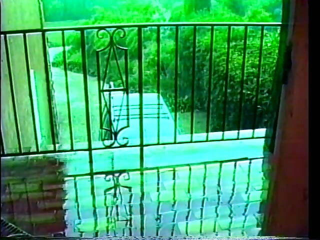 Napaljena brineta s velikim sisama u mrežastim čarapama Trixie Tyler uživa u žestokom jahanju štapa Jeffa Coldwatera