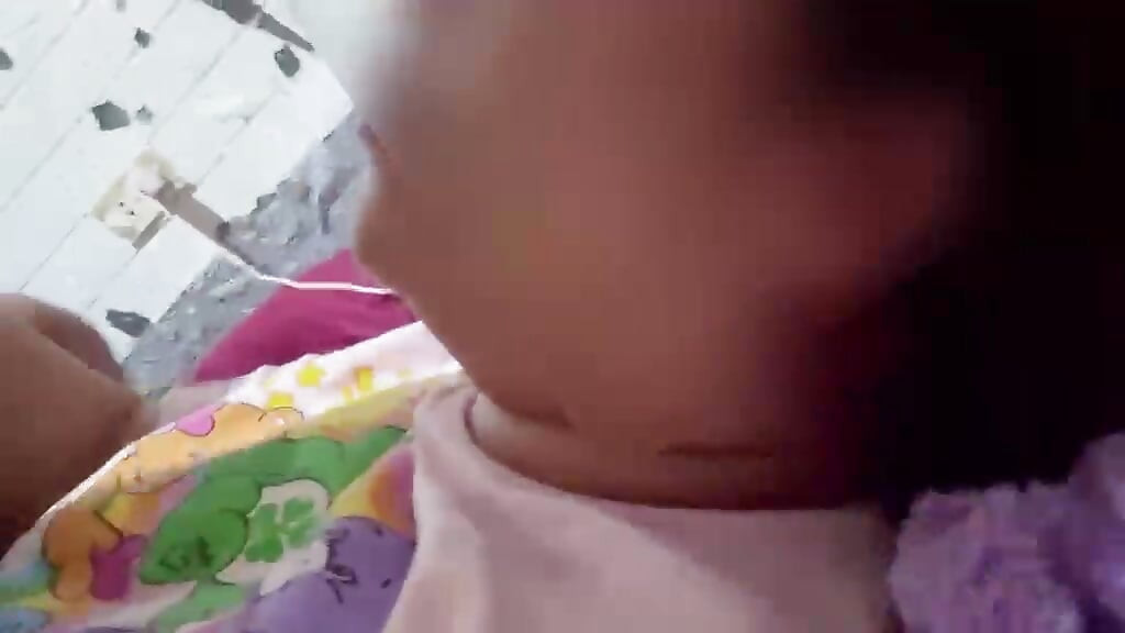 Grabe ang ingay ni tita, habang nakadiin si junior