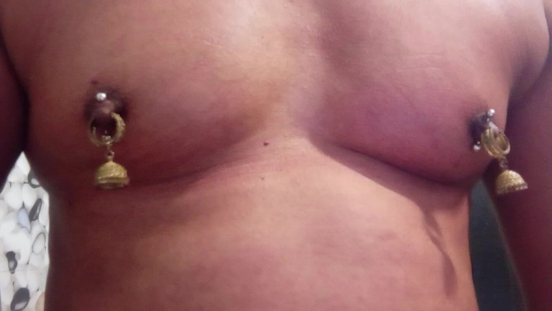Güzel seksi transseksüel piercing halkaları