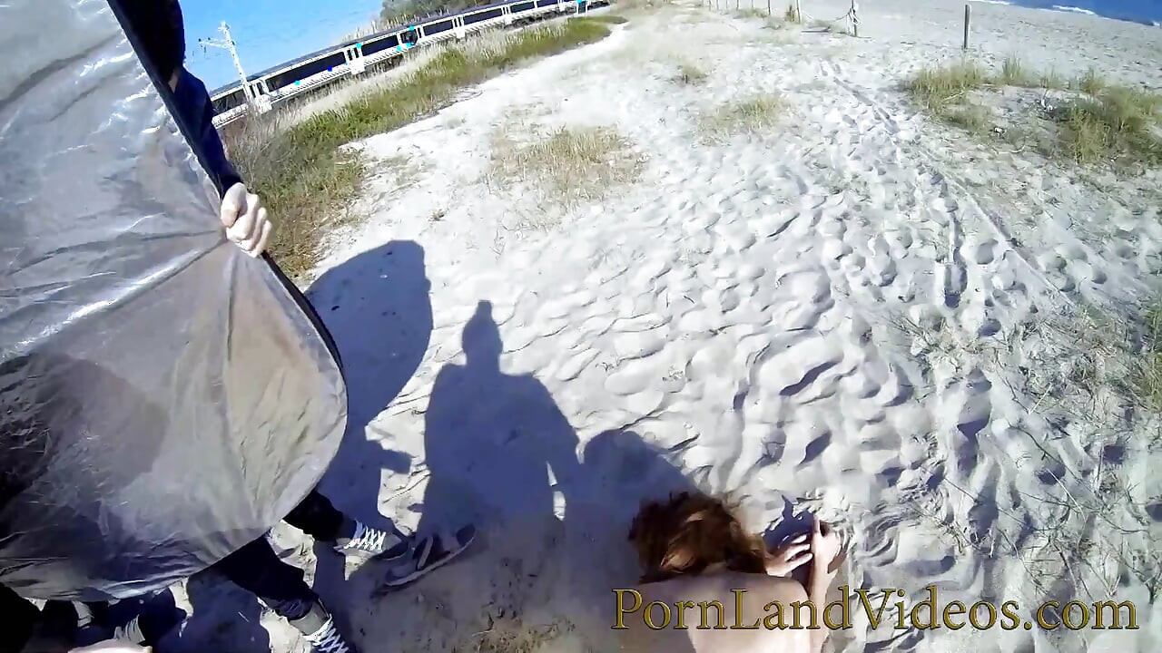 Strandknull med ung tynn ludder