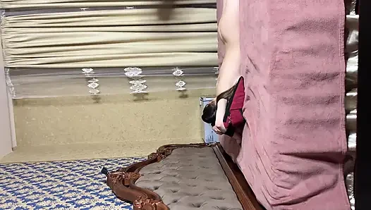 Tüylerinin diken diken olduğunu hissetti
