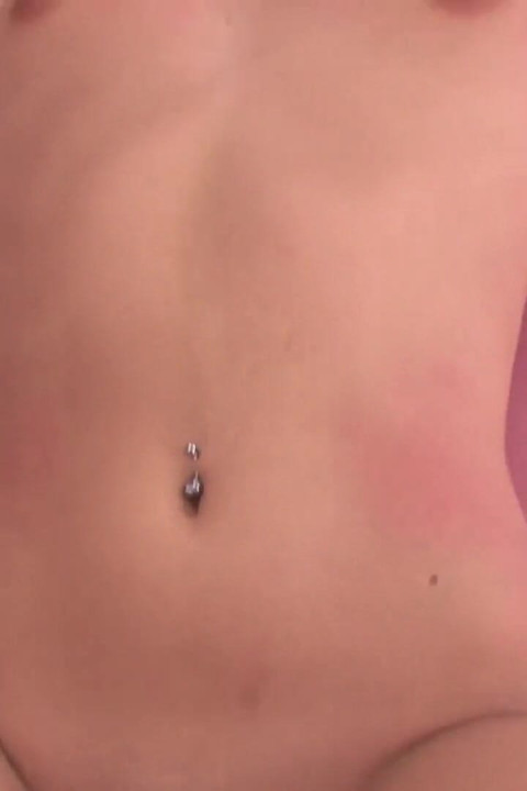 Teanna ma ładną ogoloną cipkę, która jest tylko małą dziurą w dupie