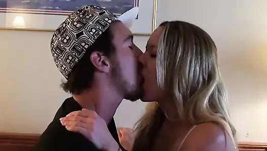 Daphne Summers memohon pukulan keras