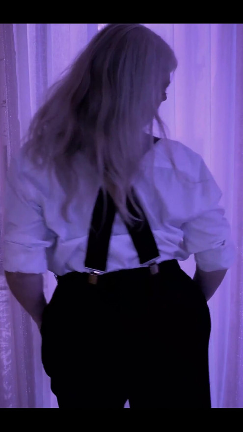 Femmesjef med strap-on