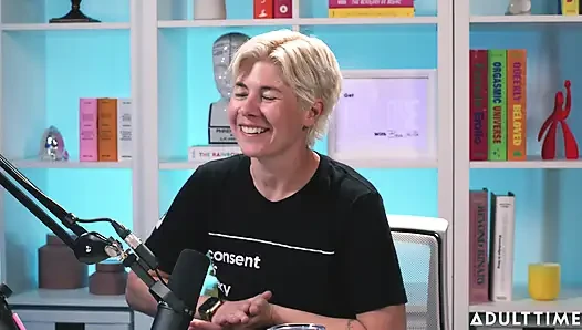 Lilly Bell Exhibitionism, Sexting, & Empowerment | the Adult Time Podcast
