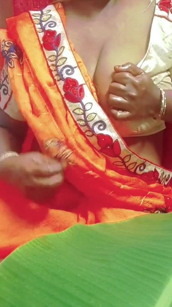 Dama doktorka daje tretman za nemoćnog momka u njenom stilu i lepo drka sa uljnom masažom sa punim tamilskim zvukom | Klip 2