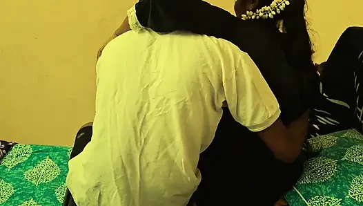 Hintli Evli Kadın Eski Sevgilisi Tarafından Amını Islatıyor, Kısa Sürede Kocası Ateşli Bir Üçlü Sekse Katılıyor