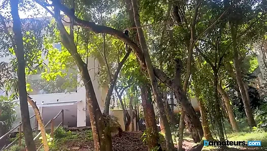 Intip menangkap dua ibu rumah tangga terangsang melakukan yoga di hutan di bamateurs