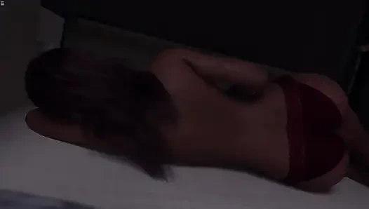 Ibu tiri ngocok kontol besarku di malam hari di ranjangku