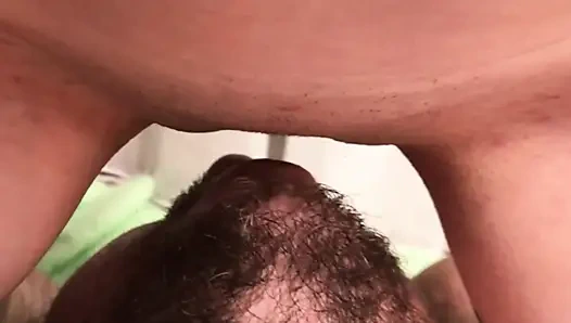 Lakukan saja jika kamu muncrat terlalu cepat. Beri dia orgasme.