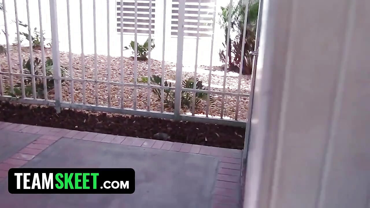 My tenant has no cash  so I fuck her hard