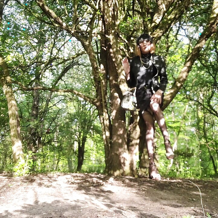 The GRAND⭕️TOUR of the Napoleon car park in the Forêt de BRUNOy. Show off your JeaN's mini-skirt, open cup. VaneSsaBiTCHx PariSChienneTrvprod⁹¹