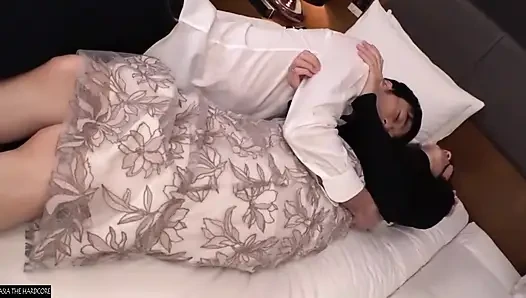 Hand job: gak bisa muasin memek cewek imut ini