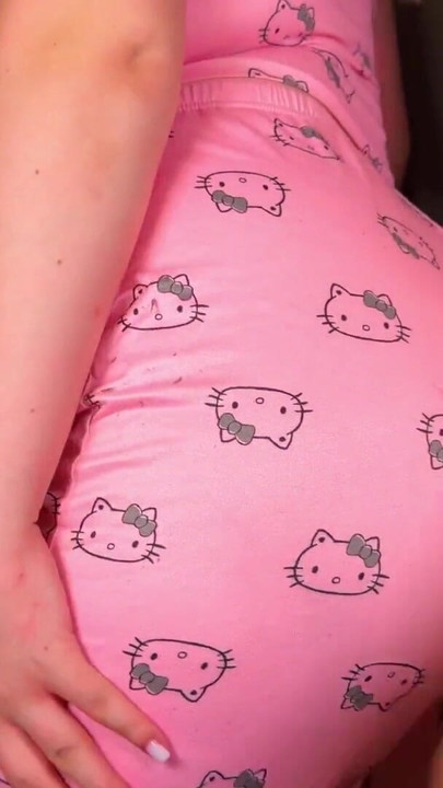 Wyzwanie do spust przed spotkaniem biznesowym (1 minuta). Pasierb spuszcza się natychmiast na piżamę Hello Kitty macochy | Klip 2
