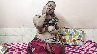 印度熟女想要一个大鸡巴在她的阴户里