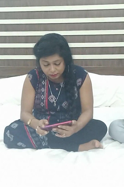 Bhabhi MILF India bertetek besar panas dikongkek keras oleh abang tiri suami