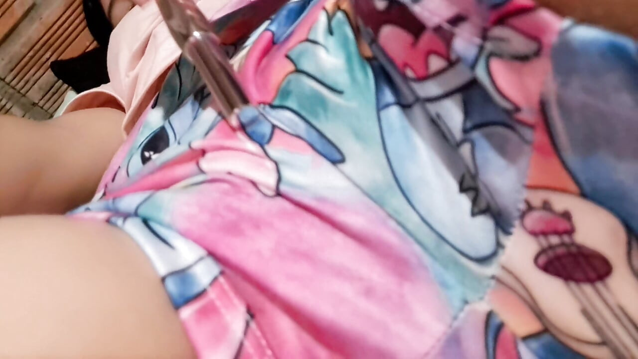 継父は私の胸を吸ったり、膣を舐めたりしたがっています