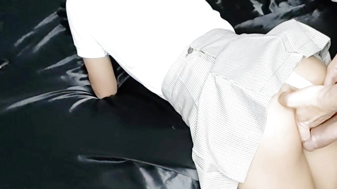 학교에 갈 준비가 되셨나요? 새아빠, 나에게 뭘 하고 있냐? 새엄마의 방에 올 때 나는 그것을 좋아한다.1
