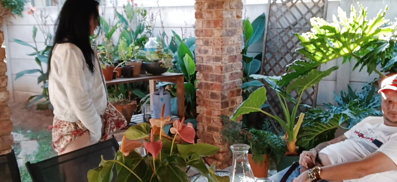 المرح في الهواء الطلق مع جيراني زوجة سلوتي