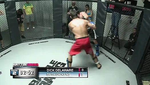 Сексуальная сучка и мускулистый чувак отлично проводят время на ринге