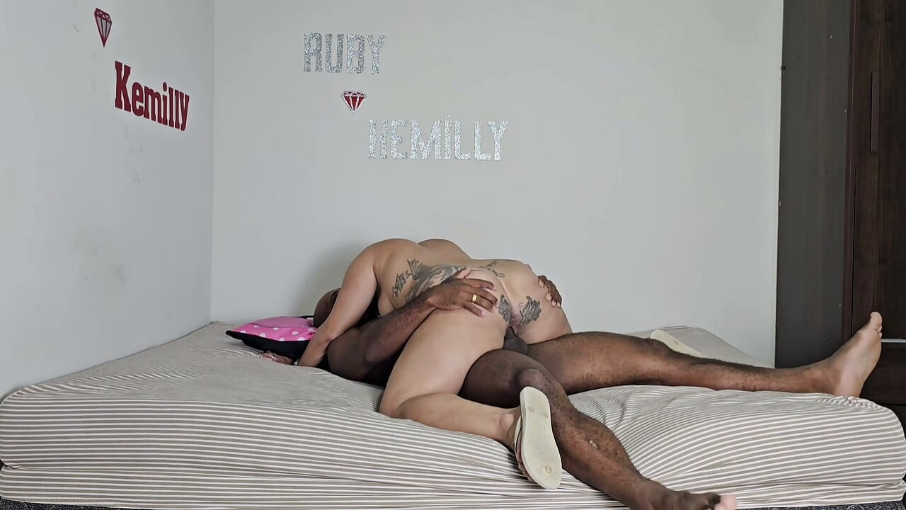 TATTOOED WOMAN TAKING SEVERAL CUM FLUSHES IN HER ASS