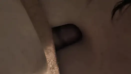 Толстушка-жена дает маленьким толстым хуем смазанный маслом сисечки с камшотом